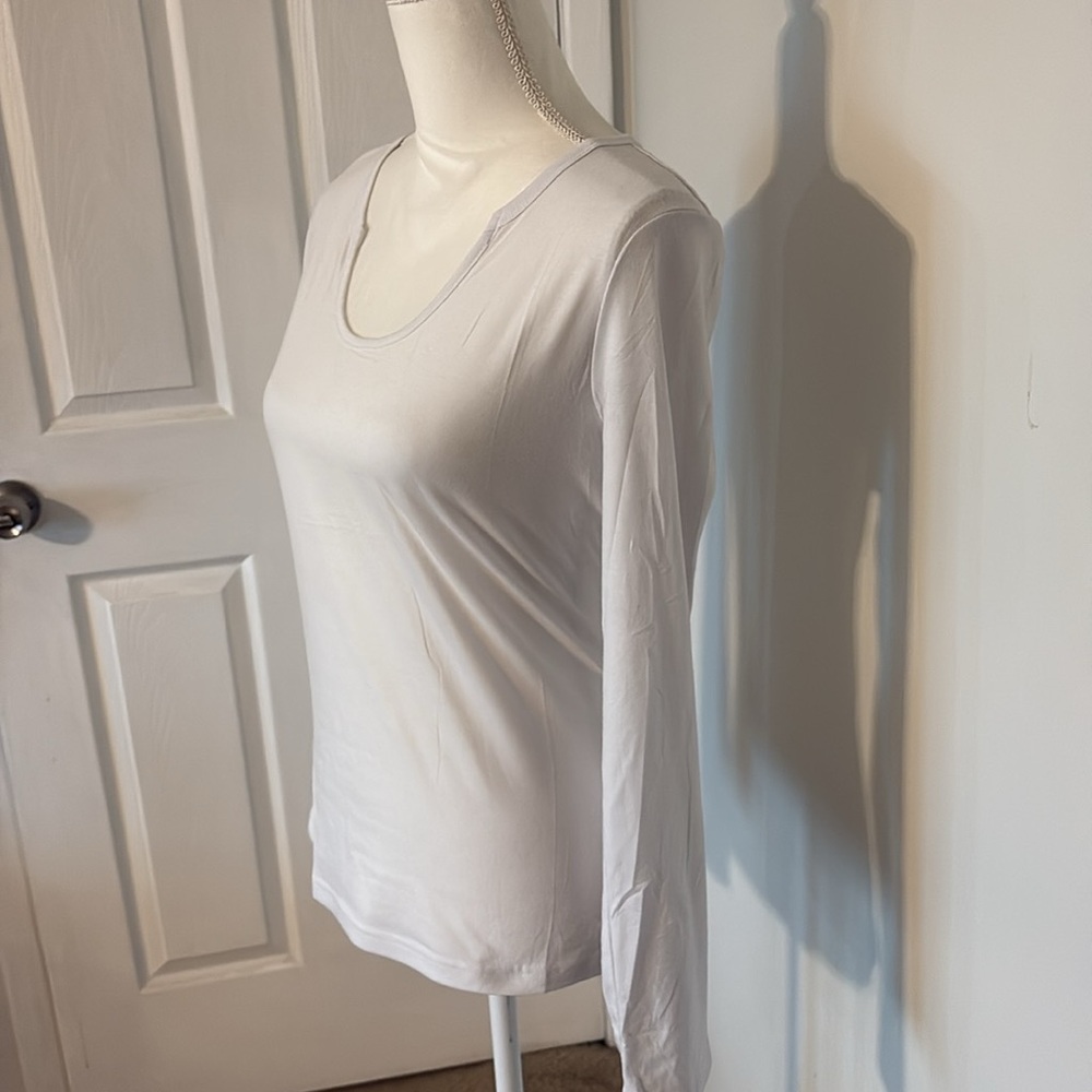 FREE With bundle of 2+ white Scoop Neck Long Sleeve Top medium - Picture 3 of 6